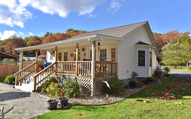 36 Holly Street, Elkins, West Virginia 26241, 2 Bedrooms Bedrooms, 4 Rooms Rooms,2 BathroomsBathrooms,Single Family Detached,For Sale,Holly,10162162