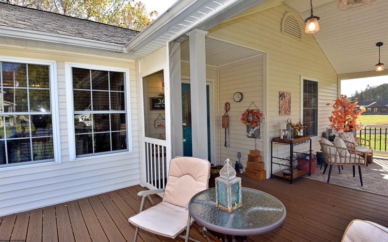 36 Holly Street, Elkins, West Virginia 26241, 2 Bedrooms Bedrooms, 4 Rooms Rooms,2 BathroomsBathrooms,Single Family Detached,For Sale,Holly,10162162