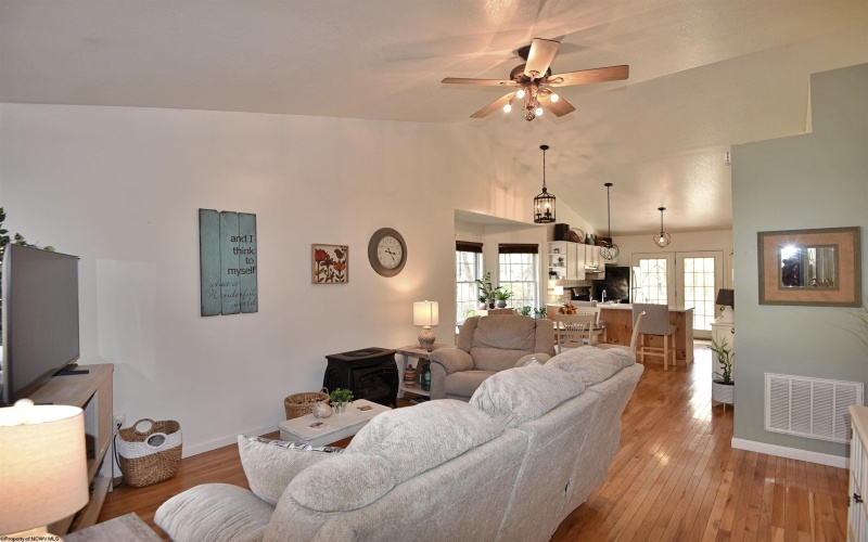 36 Holly Street, Elkins, West Virginia 26241, 2 Bedrooms Bedrooms, 4 Rooms Rooms,2 BathroomsBathrooms,Single Family Detached,For Sale,Holly,10162162