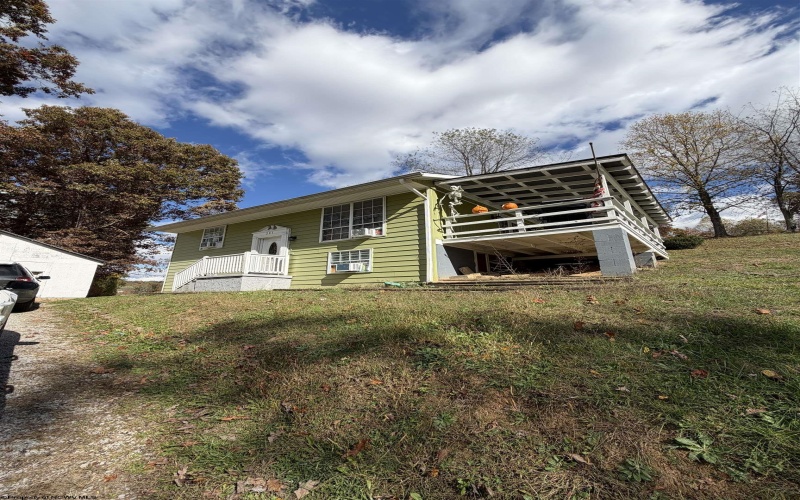 201 Sand Run Road, Weston, West Virginia 26452, 4 Bedrooms Bedrooms, 5 Rooms Rooms,1 BathroomBathrooms,Single Family Detached,For Sale,Sand Run,10162169