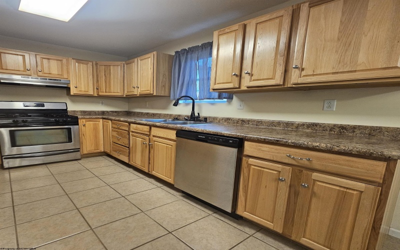 90 Clear Spring Drive, Morgantown, West Virginia 26508, 3 Bedrooms Bedrooms, 6 Rooms Rooms,2 BathroomsBathrooms,Single Family Attached,For Sale,Clear Spring,10162191