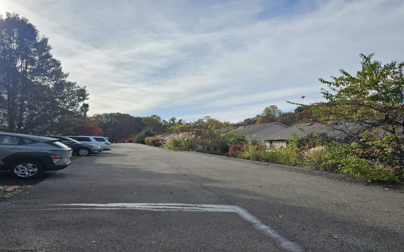 90 Clear Spring Drive, Morgantown, West Virginia 26508, 3 Bedrooms Bedrooms, 6 Rooms Rooms,2 BathroomsBathrooms,Single Family Attached,For Sale,Clear Spring,10162191