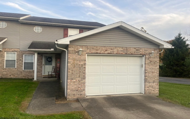 301 Olympic Lane, Fairmont, West Virginia 26554, 3 Bedrooms Bedrooms, 5 Rooms Rooms,1 BathroomBathrooms,Single Family Attached,For Sale,Olympic,10162175 301 Olympic Lane, Fairmont, West Virginia 26554, 3 Bedrooms Bedrooms, 5 Rooms Rooms,1 BathroomBathrooms,Single Family Attached,For Sale,Olympic,10162175