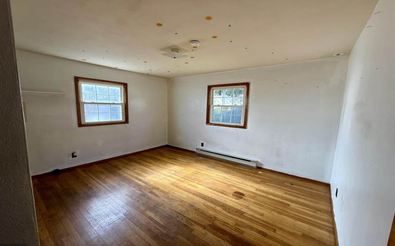 1465 Barry Street, Fairmont, West Virginia 26554, 3 Bedrooms Bedrooms, 8 Rooms Rooms,2 BathroomsBathrooms,Single Family Detached,For Sale,Barry,10162177