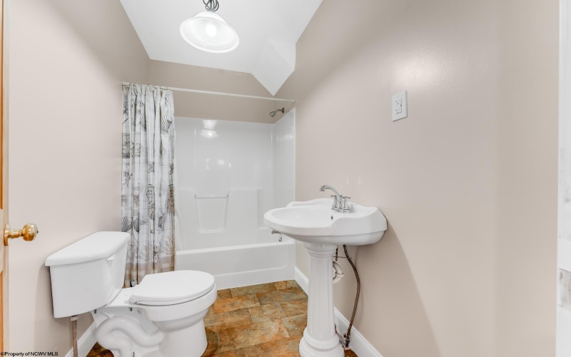 263 Goodwin Road, Smithfield, Pennsylvania 15478, 4 Bedrooms Bedrooms, 7 Rooms Rooms,2 BathroomsBathrooms,Single Family Detached,For Sale,Goodwin,10162179