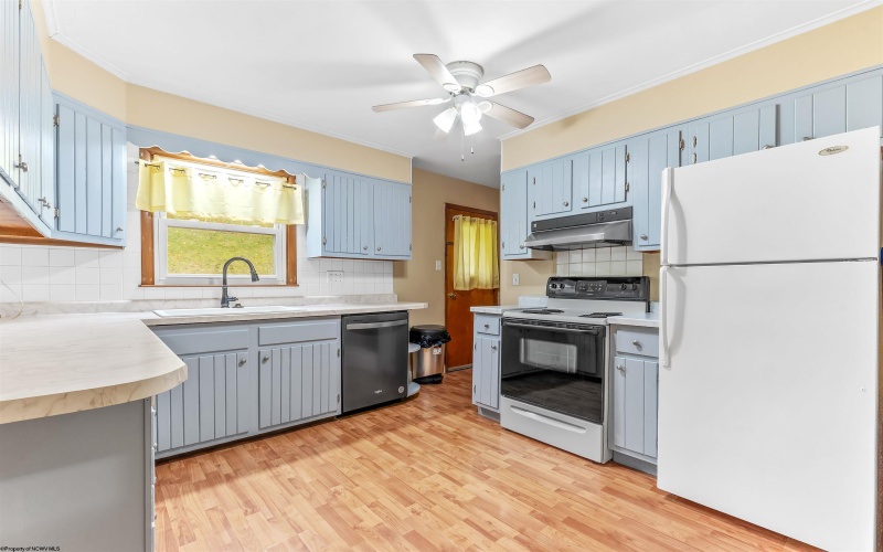 1352 Hillside Drive, Fairmont, West Virginia 26554, 3 Bedrooms Bedrooms, 7 Rooms Rooms,1 BathroomBathrooms,Single Family Detached,For Sale,Hillside,10162192 1352 Hillside Drive, Fairmont, West Virginia 26554, 3 Bedrooms Bedrooms, 7 Rooms Rooms,1 BathroomBathrooms,Single Family Detached,For Sale,Hillside,10162192