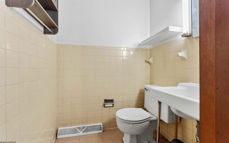 1352 Hillside Drive, Fairmont, West Virginia 26554, 3 Bedrooms Bedrooms, 7 Rooms Rooms,1 BathroomBathrooms,Single Family Detached,For Sale,Hillside,10162192 1352 Hillside Drive, Fairmont, West Virginia 26554, 3 Bedrooms Bedrooms, 7 Rooms Rooms,1 BathroomBathrooms,Single Family Detached,For Sale,Hillside,10162192