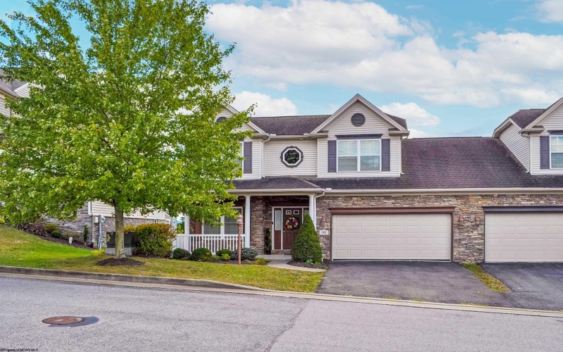 98 Berkshire Circle, Bridgeport, West Virginia 26330, 3 Bedrooms Bedrooms, 7 Rooms Rooms,3 BathroomsBathrooms,Single Family Attached,For Sale,Berkshire,10161265