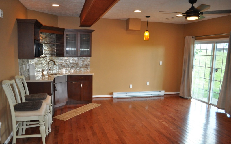 98 Berkshire Circle, Bridgeport, West Virginia 26330, 3 Bedrooms Bedrooms, 7 Rooms Rooms,3 BathroomsBathrooms,Single Family Attached,For Sale,Berkshire,10161265