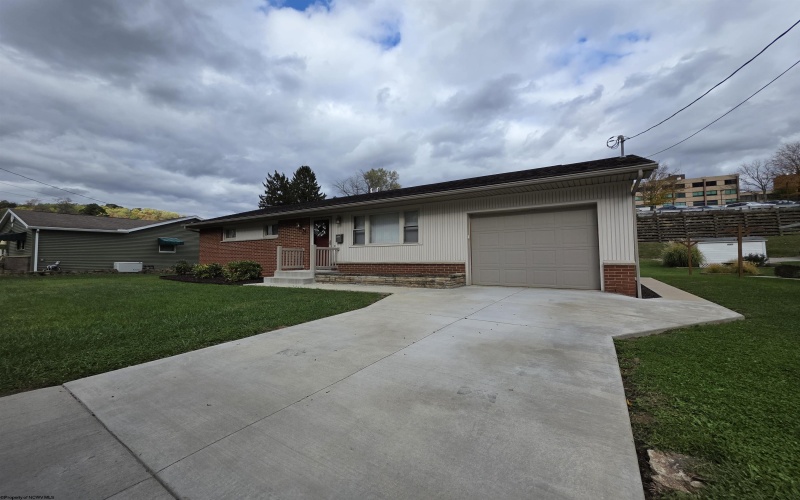 1131 Bell Run Road, Fairmont, West Virginia 26554, 3 Bedrooms Bedrooms, 6 Rooms Rooms,1 BathroomBathrooms,Single Family Detached,For Sale,Bell Run,10162215 1131 Bell Run Road, Fairmont, West Virginia 26554, 3 Bedrooms Bedrooms, 6 Rooms Rooms,1 BathroomBathrooms,Single Family Detached,For Sale,Bell Run,10162215