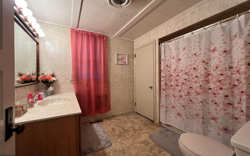 201 Euclid Avenue, Clarksburg, West Virginia 26301-4003, 3 Bedrooms Bedrooms, 7 Rooms Rooms,2 BathroomsBathrooms,Single Family Detached,For Sale,Euclid,10162214 201 Euclid Avenue, Clarksburg, West Virginia 26301-4003, 3 Bedrooms Bedrooms, 7 Rooms Rooms,2 BathroomsBathrooms,Single Family Detached,For Sale,Euclid,10162214