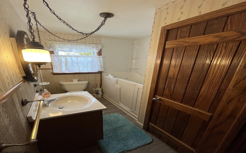 124 Mandan Road, Clarksburg, West Virginia 26301, 3 Bedrooms Bedrooms, 6 Rooms Rooms,2 BathroomsBathrooms,Single Family Detached,For Sale,Mandan,10162211 124 Mandan Road, Clarksburg, West Virginia 26301, 3 Bedrooms Bedrooms, 6 Rooms Rooms,2 BathroomsBathrooms,Single Family Detached,For Sale,Mandan,10162211