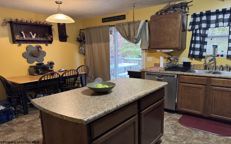 740 Dunkard Mill Road, Farmington, West Virginia 26571, 6 Bedrooms Bedrooms, 10 Rooms Rooms,3 BathroomsBathrooms,Single Family Detached,For Sale,Dunkard Mill,10162205