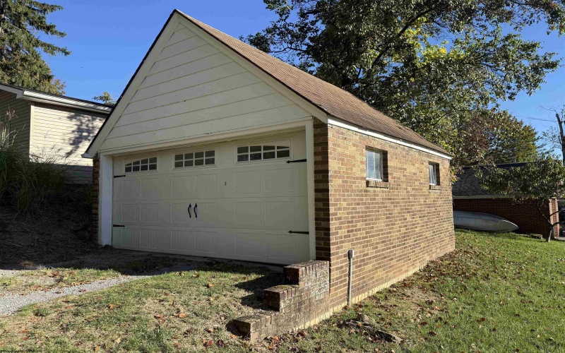 1201 Peacock Lane, Fairmont, West Virginia 26554, 4 Bedrooms Bedrooms, 8 Rooms Rooms,2 BathroomsBathrooms,Single Family Detached,For Sale,Peacock,10162220 1201 Peacock Lane, Fairmont, West Virginia 26554, 4 Bedrooms Bedrooms, 8 Rooms Rooms,2 BathroomsBathrooms,Single Family Detached,For Sale,Peacock,10162220