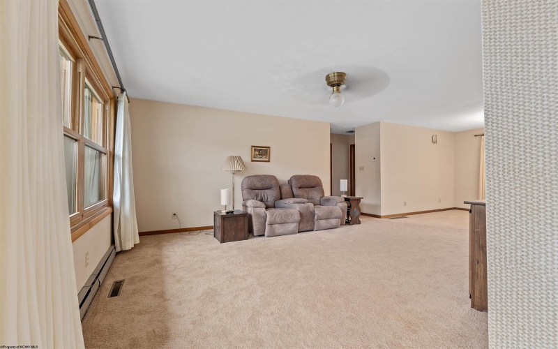 103 Larue Avenue, Kingwood, West Virginia 26537, 3 Bedrooms Bedrooms, 7 Rooms Rooms,2 BathroomsBathrooms,Single Family Detached,For Sale,Larue,10162223