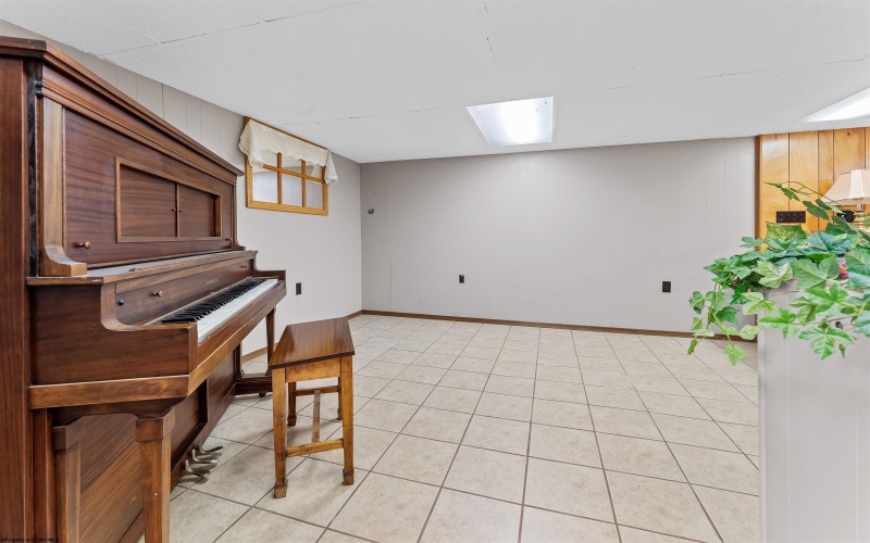 103 Larue Avenue, Kingwood, West Virginia 26537, 3 Bedrooms Bedrooms, 7 Rooms Rooms,2 BathroomsBathrooms,Single Family Detached,For Sale,Larue,10162223