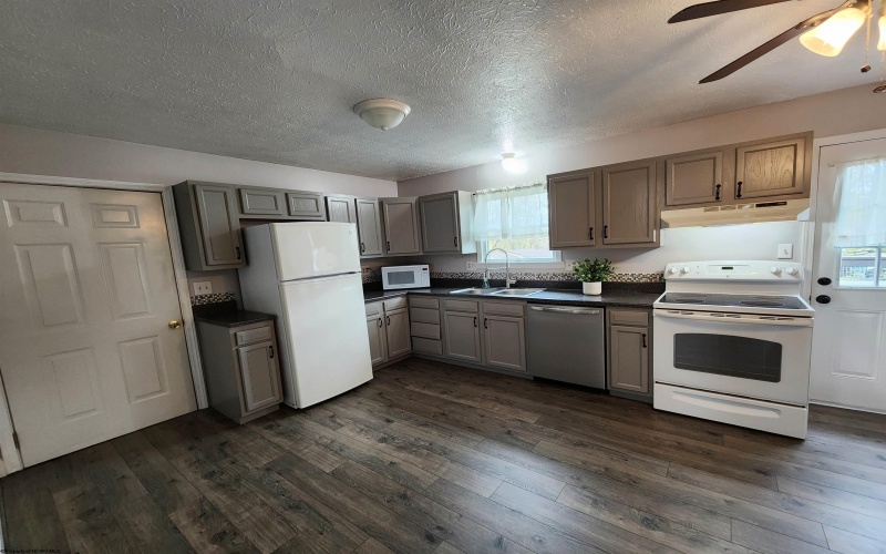 46 Forest Hills Drive, West Milford, West Virginia 26451, 3 Bedrooms Bedrooms, 5 Rooms Rooms,1 BathroomBathrooms,Single Family Detached,For Sale,Forest Hills,10162226