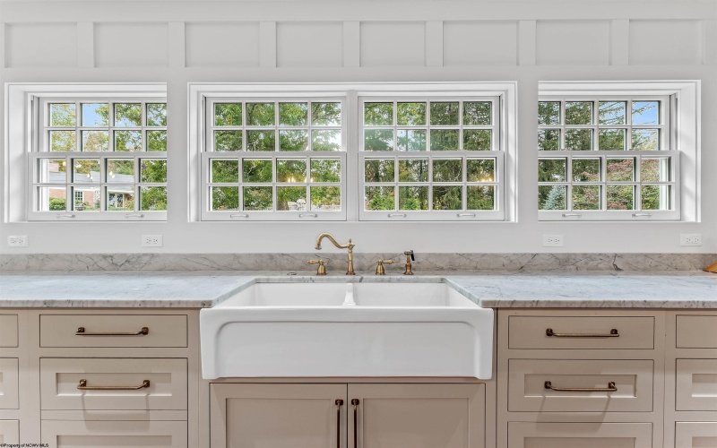 5 Maple Avenue, Morgantown, West Virginia 26501, 4 Bedrooms Bedrooms, 14 Rooms Rooms,4 BathroomsBathrooms,Single Family Detached,For Sale,Maple,10162227