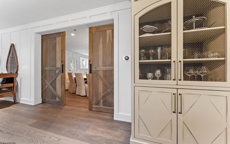 5 Maple Avenue, Morgantown, West Virginia 26501, 4 Bedrooms Bedrooms, 14 Rooms Rooms,4 BathroomsBathrooms,Single Family Detached,For Sale,Maple,10162227