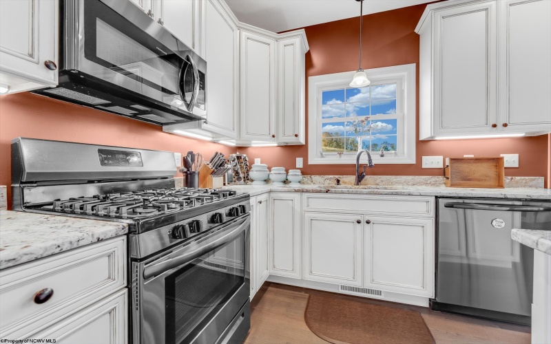 323 Salonika Drive, Morgantown, West Virginia 26508-0000, 5 Bedrooms Bedrooms, 8 Rooms Rooms,3 BathroomsBathrooms,Single Family Detached,For Sale,Salonika,10162248