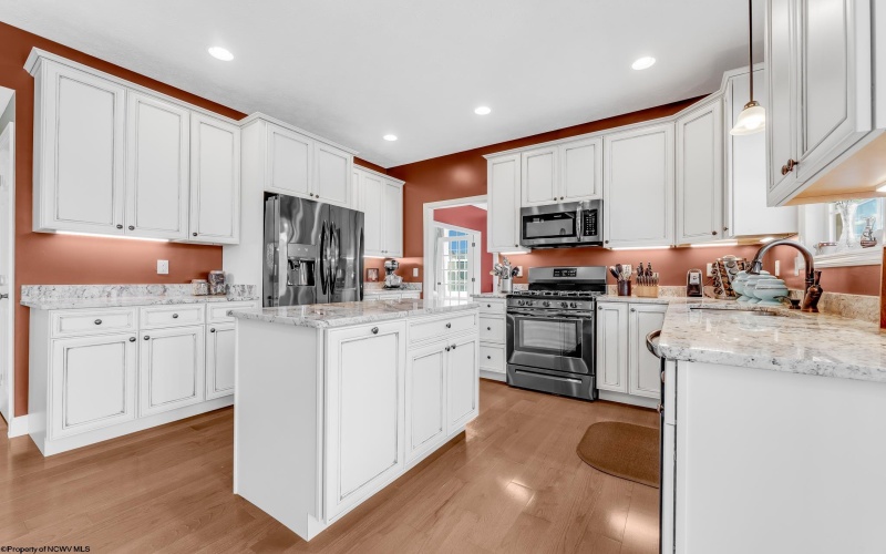 323 Salonika Drive, Morgantown, West Virginia 26508-0000, 5 Bedrooms Bedrooms, 8 Rooms Rooms,3 BathroomsBathrooms,Single Family Detached,For Sale,Salonika,10162248