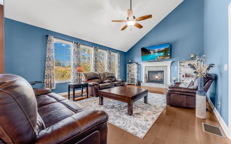 323 Salonika Drive, Morgantown, West Virginia 26508-0000, 5 Bedrooms Bedrooms, 8 Rooms Rooms,3 BathroomsBathrooms,Single Family Detached,For Sale,Salonika,10162248