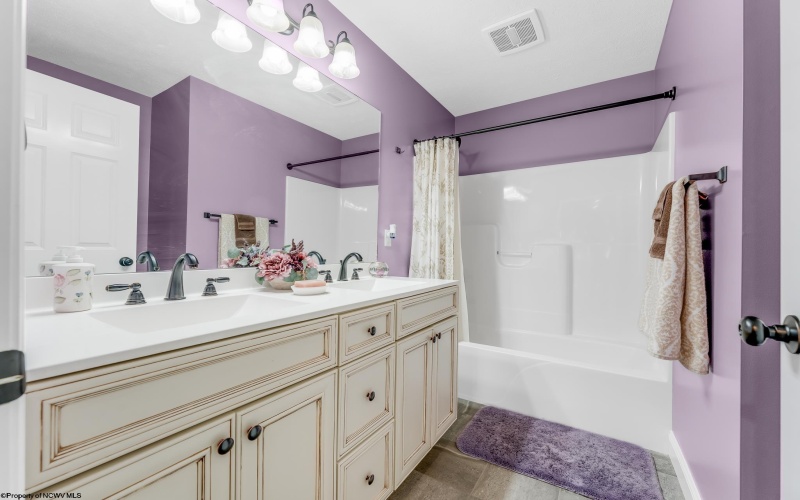 323 Salonika Drive, Morgantown, West Virginia 26508-0000, 5 Bedrooms Bedrooms, 8 Rooms Rooms,3 BathroomsBathrooms,Single Family Detached,For Sale,Salonika,10162248