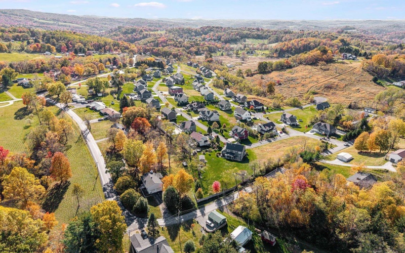 323 Salonika Drive, Morgantown, West Virginia 26508-0000, 5 Bedrooms Bedrooms, 8 Rooms Rooms,3 BathroomsBathrooms,Single Family Detached,For Sale,Salonika,10162248