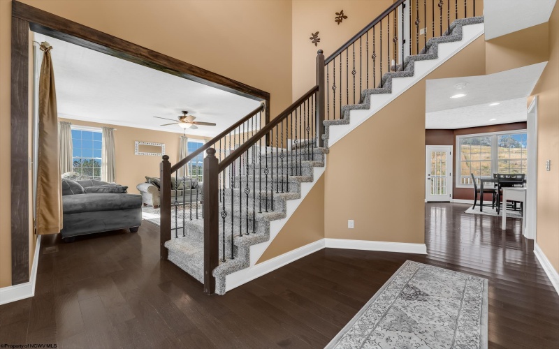 323 Salonika Drive, Morgantown, West Virginia 26508-0000, 5 Bedrooms Bedrooms, 8 Rooms Rooms,3 BathroomsBathrooms,Single Family Detached,For Sale,Salonika,10162248