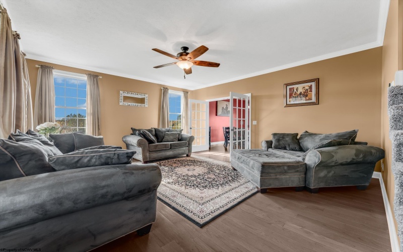 323 Salonika Drive, Morgantown, West Virginia 26508-0000, 5 Bedrooms Bedrooms, 8 Rooms Rooms,3 BathroomsBathrooms,Single Family Detached,For Sale,Salonika,10162248