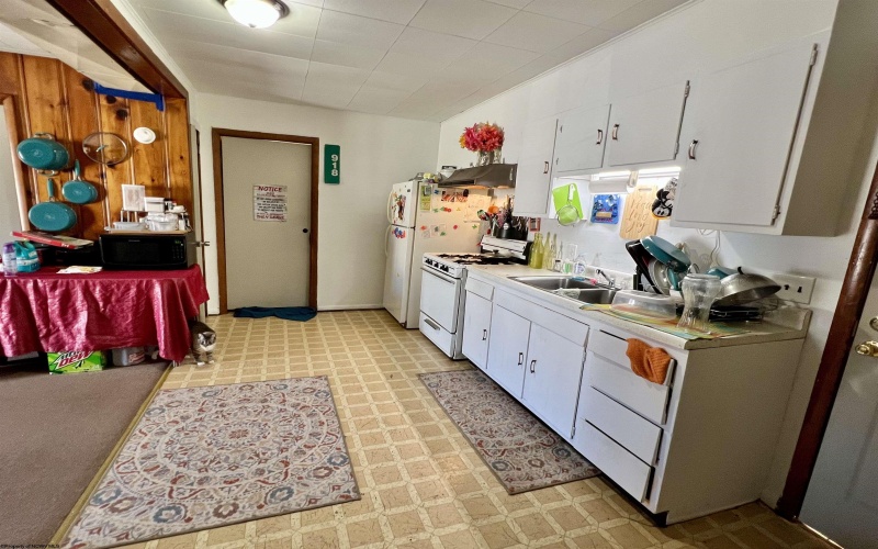 7 Lewis Street, Glenville, West Virginia 26351, ,Multi-unit/income,For Sale,Lewis,10158594