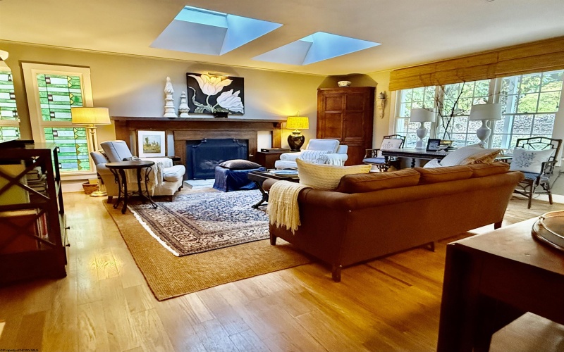 910 8th Street, Fairmont, West Virginia 26554, 3 Bedrooms Bedrooms, 8 Rooms Rooms,2 BathroomsBathrooms,Single Family Detached,For Sale,8th,10162243