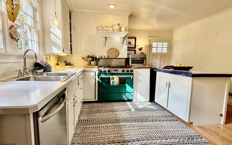 910 8th Street, Fairmont, West Virginia 26554, 3 Bedrooms Bedrooms, 8 Rooms Rooms,2 BathroomsBathrooms,Single Family Detached,For Sale,8th,10162243