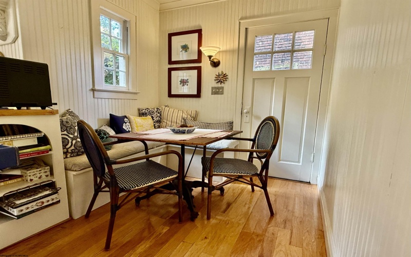 910 8th Street, Fairmont, West Virginia 26554, 3 Bedrooms Bedrooms, 8 Rooms Rooms,2 BathroomsBathrooms,Single Family Detached,For Sale,8th,10162243