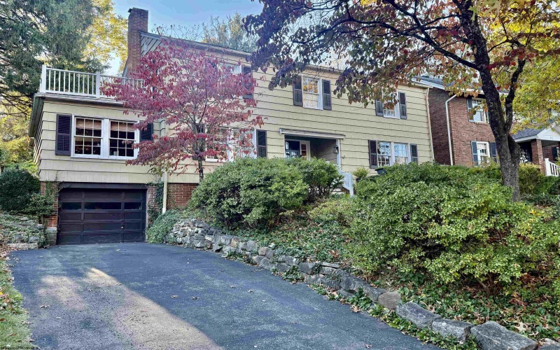 910 8th Street, Fairmont, West Virginia 26554, 3 Bedrooms Bedrooms, 8 Rooms Rooms,2 BathroomsBathrooms,Single Family Detached,For Sale,8th,10162243