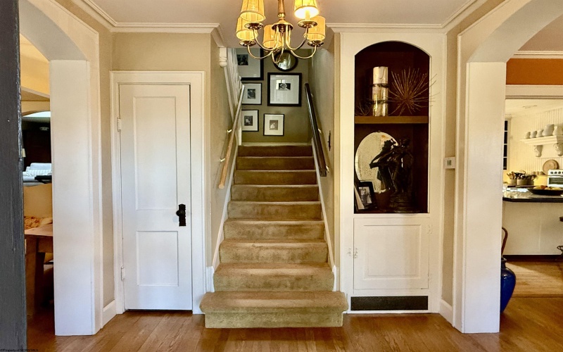 910 8th Street, Fairmont, West Virginia 26554, 3 Bedrooms Bedrooms, 8 Rooms Rooms,2 BathroomsBathrooms,Single Family Detached,For Sale,8th,10162243