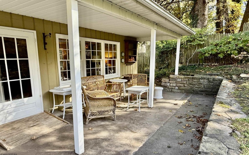 910 8th Street, Fairmont, West Virginia 26554, 3 Bedrooms Bedrooms, 8 Rooms Rooms,2 BathroomsBathrooms,Single Family Detached,For Sale,8th,10162243