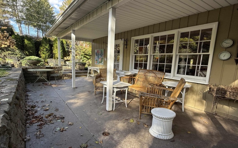 910 8th Street, Fairmont, West Virginia 26554, 3 Bedrooms Bedrooms, 8 Rooms Rooms,2 BathroomsBathrooms,Single Family Detached,For Sale,8th,10162243