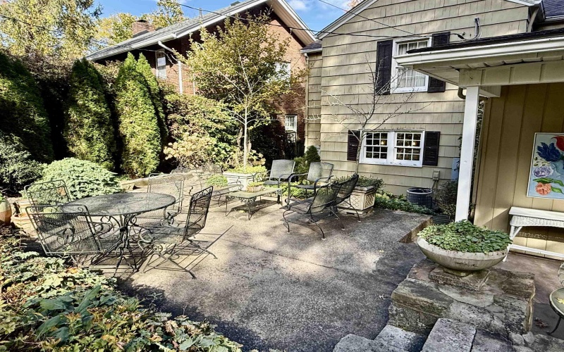 910 8th Street, Fairmont, West Virginia 26554, 3 Bedrooms Bedrooms, 8 Rooms Rooms,2 BathroomsBathrooms,Single Family Detached,For Sale,8th,10162243