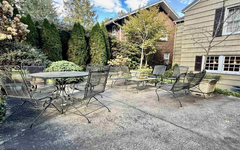 910 8th Street, Fairmont, West Virginia 26554, 3 Bedrooms Bedrooms, 8 Rooms Rooms,2 BathroomsBathrooms,Single Family Detached,For Sale,8th,10162243