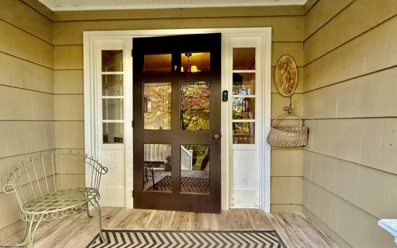 910 8th Street, Fairmont, West Virginia 26554, 3 Bedrooms Bedrooms, 8 Rooms Rooms,2 BathroomsBathrooms,Single Family Detached,For Sale,8th,10162243