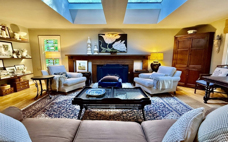 910 8th Street, Fairmont, West Virginia 26554, 3 Bedrooms Bedrooms, 8 Rooms Rooms,2 BathroomsBathrooms,Single Family Detached,For Sale,8th,10162243