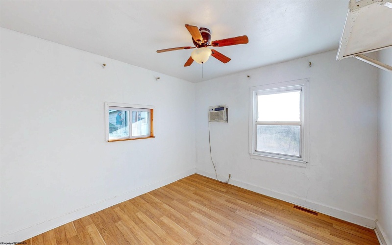 324 Garret Avenue, Fairmont, West Virginia 26554, 2 Bedrooms Bedrooms, 5 Rooms Rooms,1 BathroomBathrooms,Single Family Detached,For Sale,Garret,10162256 324 Garret Avenue, Fairmont, West Virginia 26554, 2 Bedrooms Bedrooms, 5 Rooms Rooms,1 BathroomBathrooms,Single Family Detached,For Sale,Garret,10162256