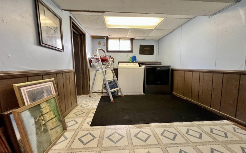 549 Cody Lane, Weston, West Virginia 26452, 3 Bedrooms Bedrooms, 8 Rooms Rooms,1 BathroomBathrooms,Single Family Detached,For Sale,Cody,10160560