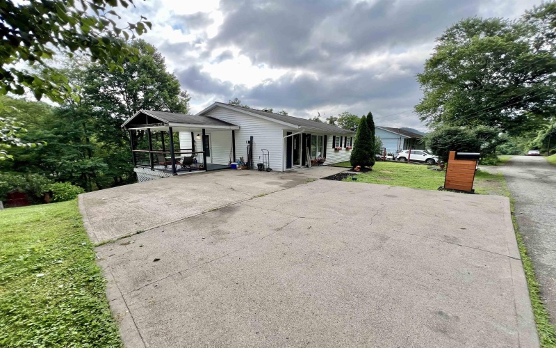 549 Cody Lane, Weston, West Virginia 26452, 3 Bedrooms Bedrooms, 8 Rooms Rooms,1 BathroomBathrooms,Single Family Detached,For Sale,Cody,10160560