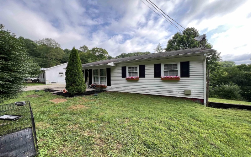 549 Cody Lane, Weston, West Virginia 26452, 3 Bedrooms Bedrooms, 8 Rooms Rooms,1 BathroomBathrooms,Single Family Detached,For Sale,Cody,10160560