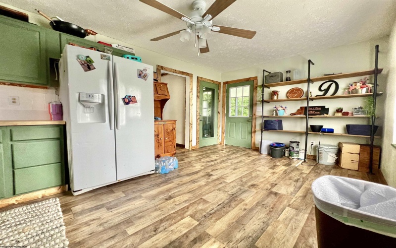 549 Cody Lane, Weston, West Virginia 26452, 3 Bedrooms Bedrooms, 8 Rooms Rooms,1 BathroomBathrooms,Single Family Detached,For Sale,Cody,10160560