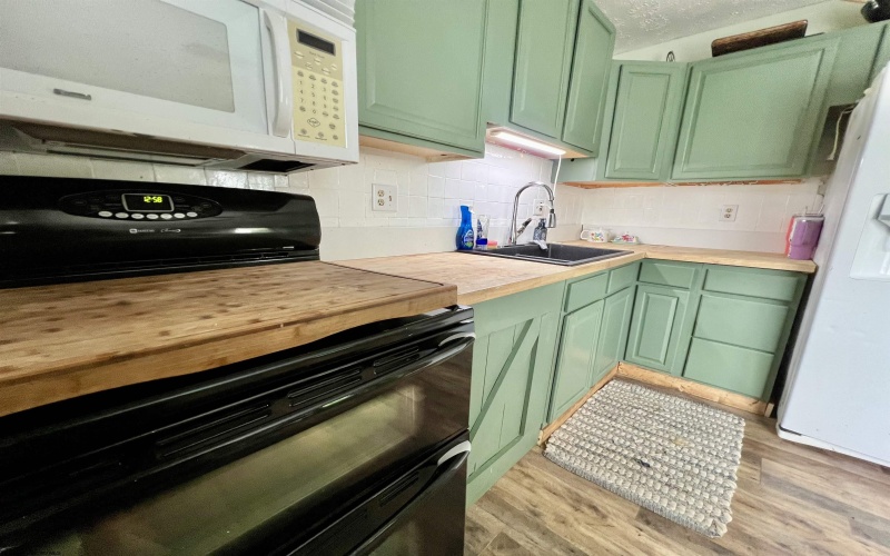 549 Cody Lane, Weston, West Virginia 26452, 3 Bedrooms Bedrooms, 8 Rooms Rooms,1 BathroomBathrooms,Single Family Detached,For Sale,Cody,10160560