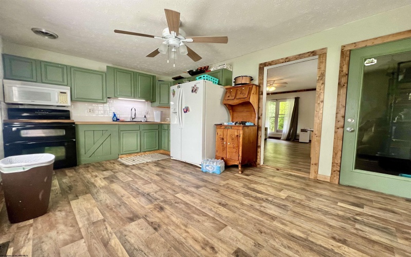 549 Cody Lane, Weston, West Virginia 26452, 3 Bedrooms Bedrooms, 8 Rooms Rooms,1 BathroomBathrooms,Single Family Detached,For Sale,Cody,10160560