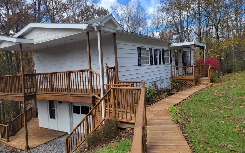 413 Main Street, Mannington, West Virginia 26582, 3 Bedrooms Bedrooms, 5 Rooms Rooms,2 BathroomsBathrooms,Single Family Detached,For Sale,Main,10162258 413 Main Street, Mannington, West Virginia 26582, 3 Bedrooms Bedrooms, 5 Rooms Rooms,2 BathroomsBathrooms,Single Family Detached,For Sale,Main,10162258